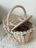 Lidded Picnic Basket with Garden Rose Lining