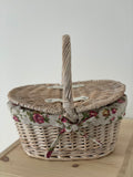 Lidded Picnic Basket with Garden Rose Lining